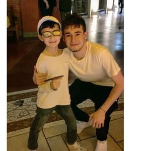 Meet your Posher, Christian